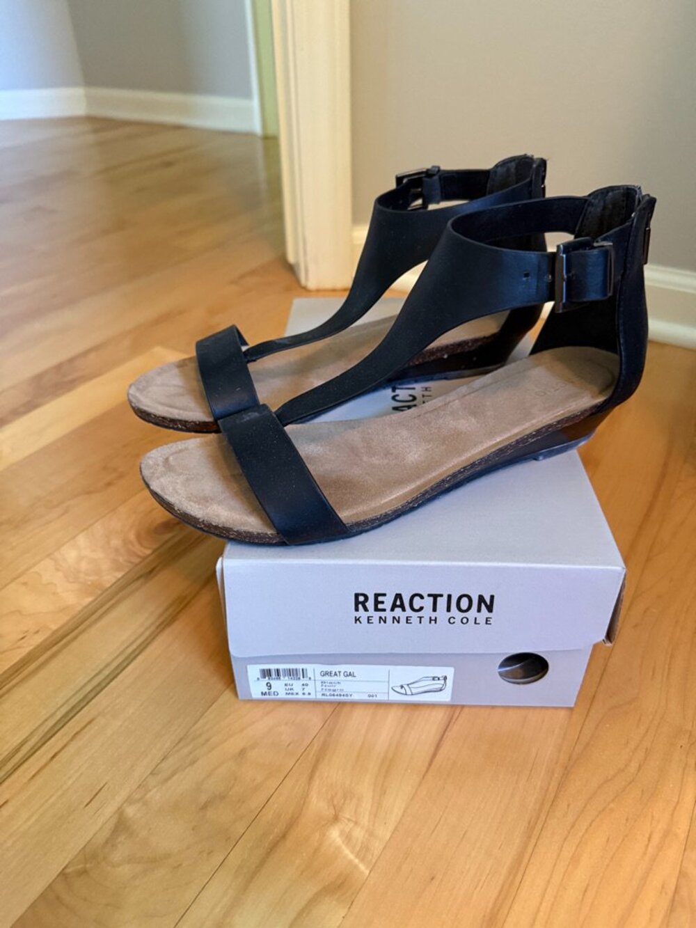 Kenneth Cole Womens Sandal